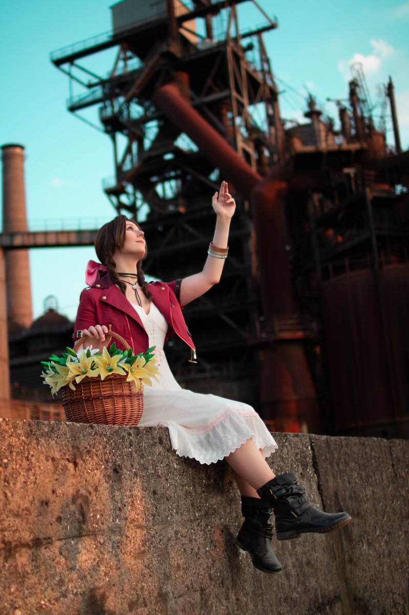 To be as free as the birds… to go wherever you want. It‘s a nice thought, don‘t you think? 

Aerith Gainsborough: me
Wig styled by Erlcos
📸 by <a href="/Luminavira/">Lumina ✨☕️</a> , 2022