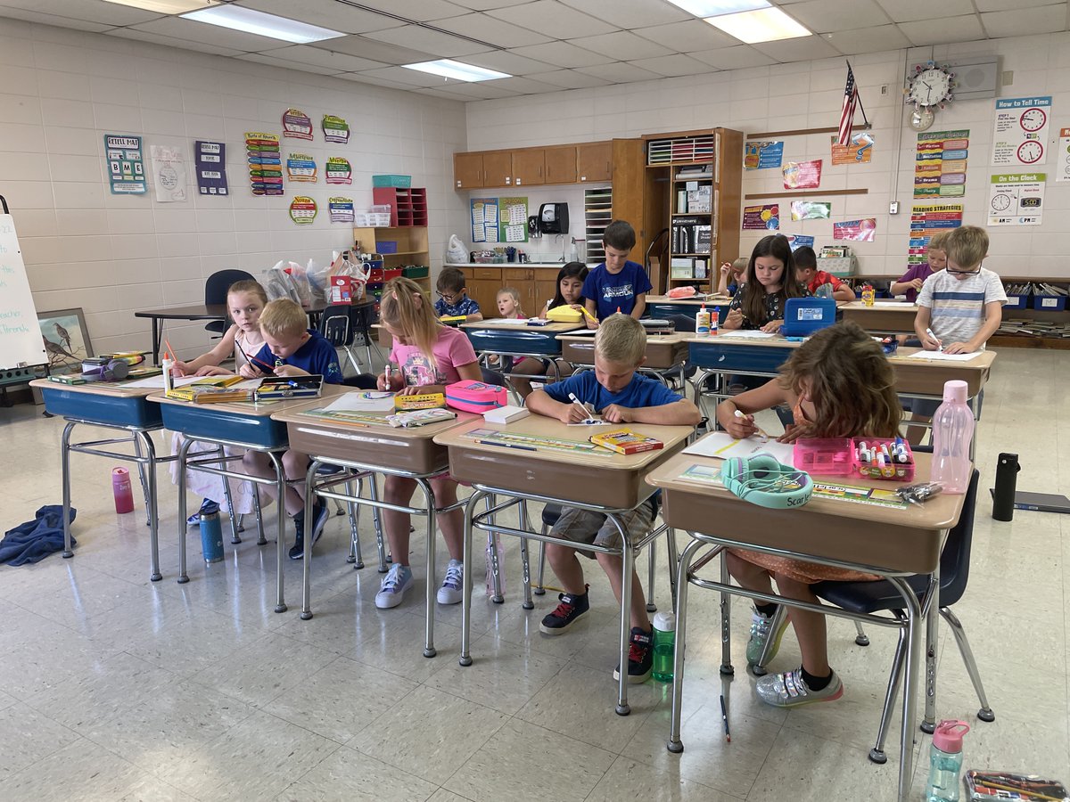 AlmondBancroft's tweet photo. Love having kids back in the building! These elementary students had a great time on their first day back. #AlmondBancroftPRIDE https://t.co/Az6Xhmkdhh