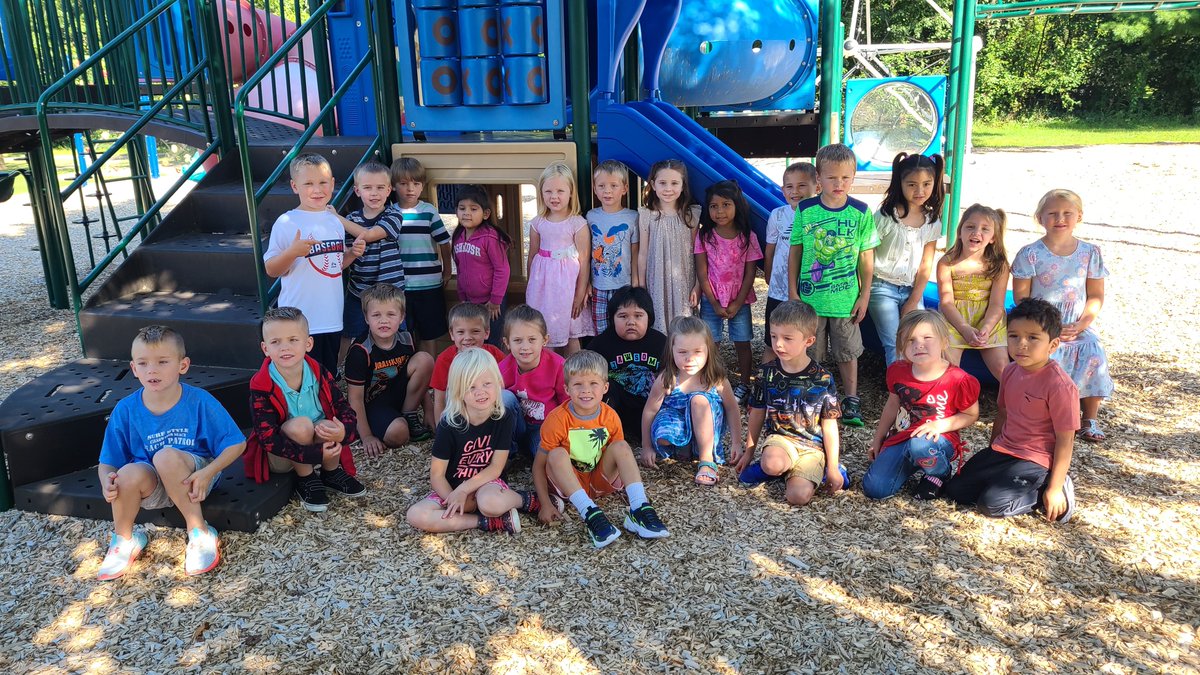 AlmondBancroft's tweet photo. Love having kids back in the building! These elementary students had a great time on their first day back. #AlmondBancroftPRIDE https://t.co/Az6Xhmkdhh