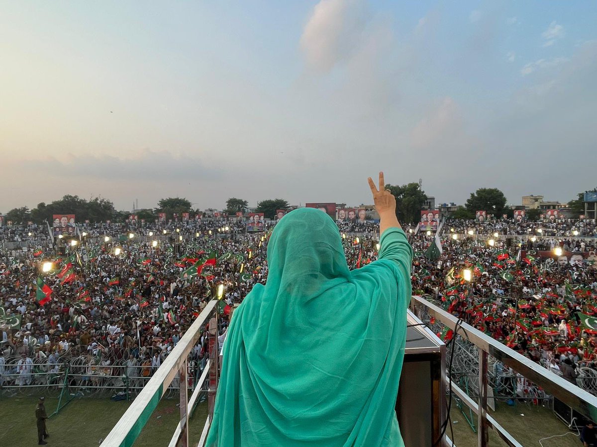 Look who is here ?
The Iron Lady <a href="/Dr_YasminRashid/">Dr. Yasmin Rashid</a>   is also here in #GujratJalsa ..!!