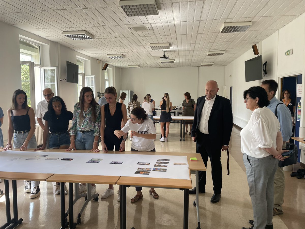 Philippe_Auge's tweet photo. J’ai eu le plaisir de rencontrer les étudiants de @FacEducMtp @umontpellier qui participent à la @FresqueDuClimat. Cette formation vise à sensibiliser aux enjeux du changement climatique et à réfléchir collectivement aux leviers d’action possibles #UniversitéEngagée #LabexNumev https://t.co/MlmAj1zYKw