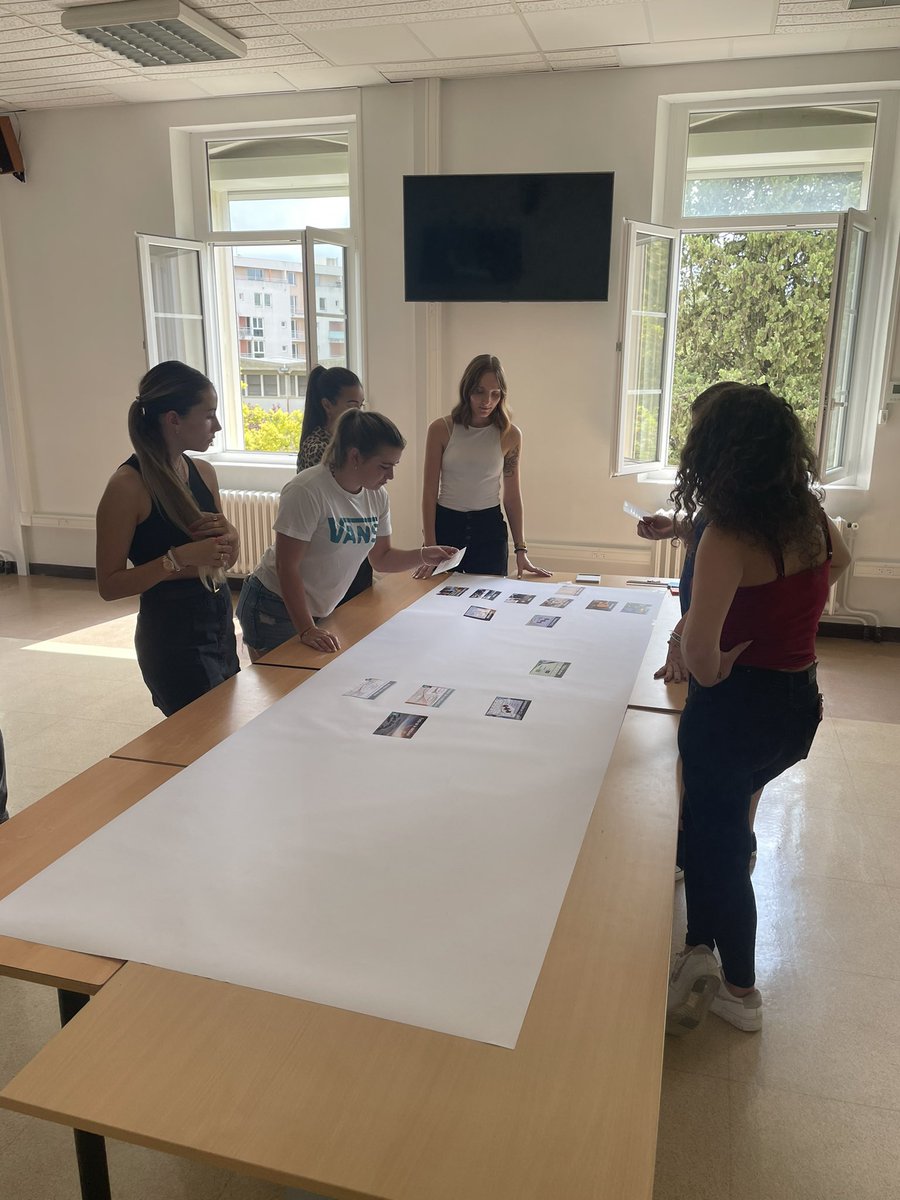 Philippe_Auge's tweet photo. J’ai eu le plaisir de rencontrer les étudiants de @FacEducMtp @umontpellier qui participent à la @FresqueDuClimat. Cette formation vise à sensibiliser aux enjeux du changement climatique et à réfléchir collectivement aux leviers d’action possibles #UniversitéEngagée #LabexNumev https://t.co/MlmAj1zYKw