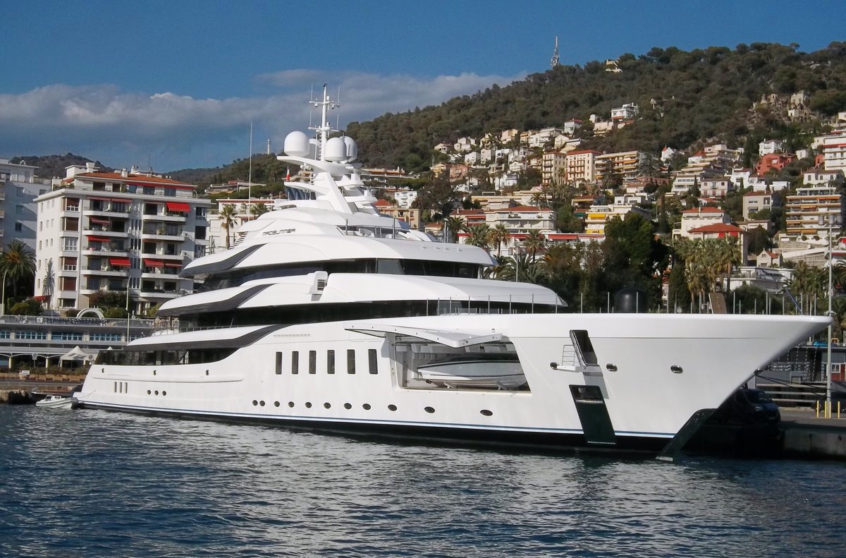 ThomasBartels83's tweet photo. Die 2019 gebaute 'Madsummer' Yacht im Hafen von Nizza 🚢⚓️⭐️⭐️⭐️⭐️⭐️🌊😃📸🇫🇷🏝️✨ 
Zu chartern für 1.600.000 € in der Woche + Spesen 🤑💰💰💰💰💰🌊✨ #Madsummer #Yacht #MadsummerYacht #CotedAzurFrance #ThomasBartels https://t.co/Dv3MGJZ6Pj