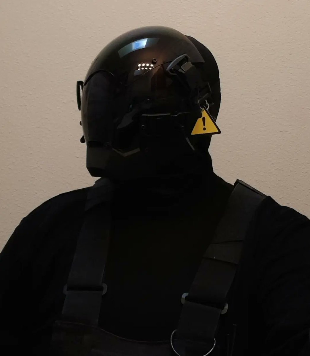 doomyNSFW's tweet photo. Bro look, new helmet https://t.co/EVg9GixWFW
