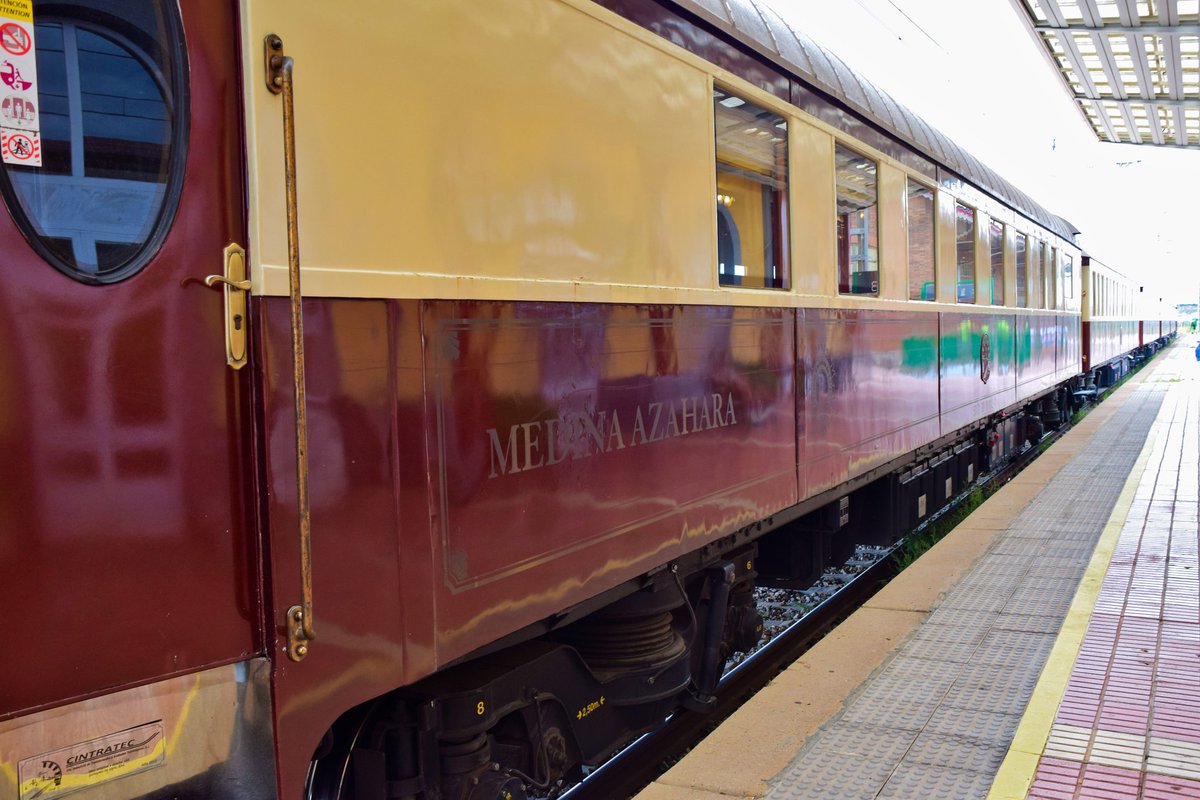 Tren Al Andalus de paso por Astorga    #Astorga #leonesp #trenturístico #luxurytrain #trenAlAndalus