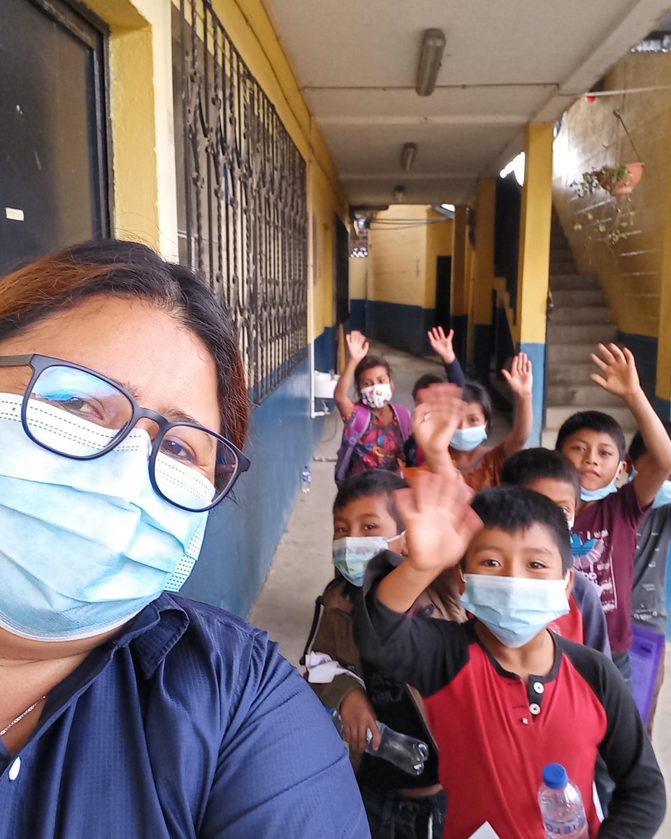 Look who's headed back to the Homework Center! What do you think this crew of first graders and Guicela are going to work on?🙋‍♂️
.
.
.
¡Miren a quién regresa al Centro de Tareas! ¿En qué crees que van a trabajar este grupo de niños de primer grado y Guicela? 🙋‍♀️