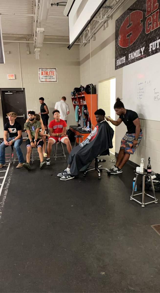 CoachWCompton's tweet photo. Game day cuts!!! Bishop getting the boys lined up! https://t.co/rnME9phK0a