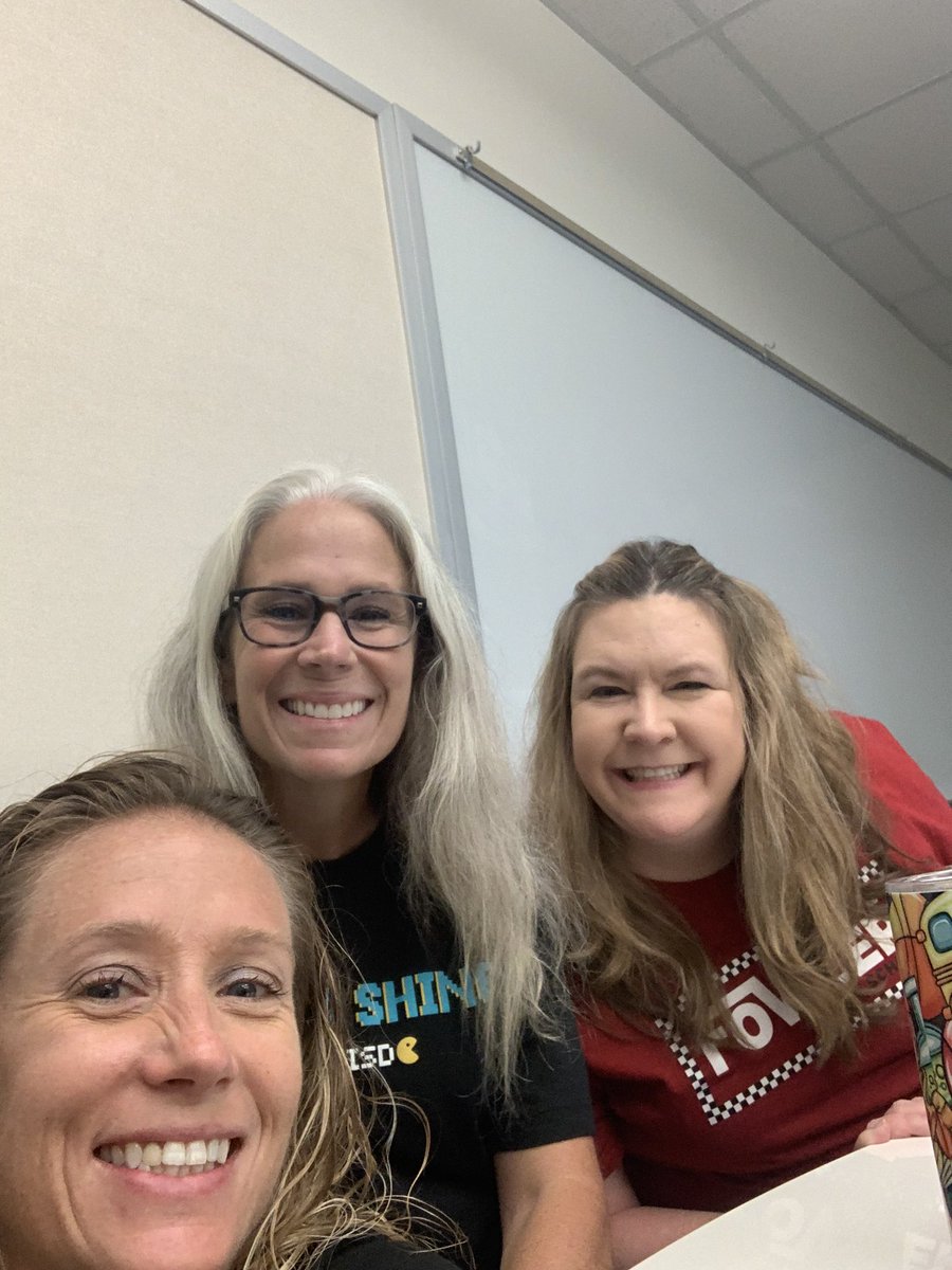 MelissaSoileau7's tweet photo. @FowlerFalcons07 Social Studies team learning and leading teaching strategies! #FISDlearns #WeAreFowler https://t.co/UYEdCVFVNL