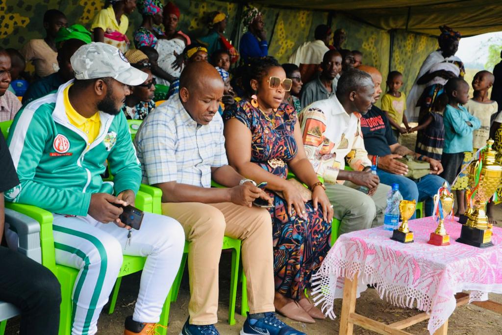 AKEZA Burundi on Twitter "L’événement a connu également une séance de distribution de maillots