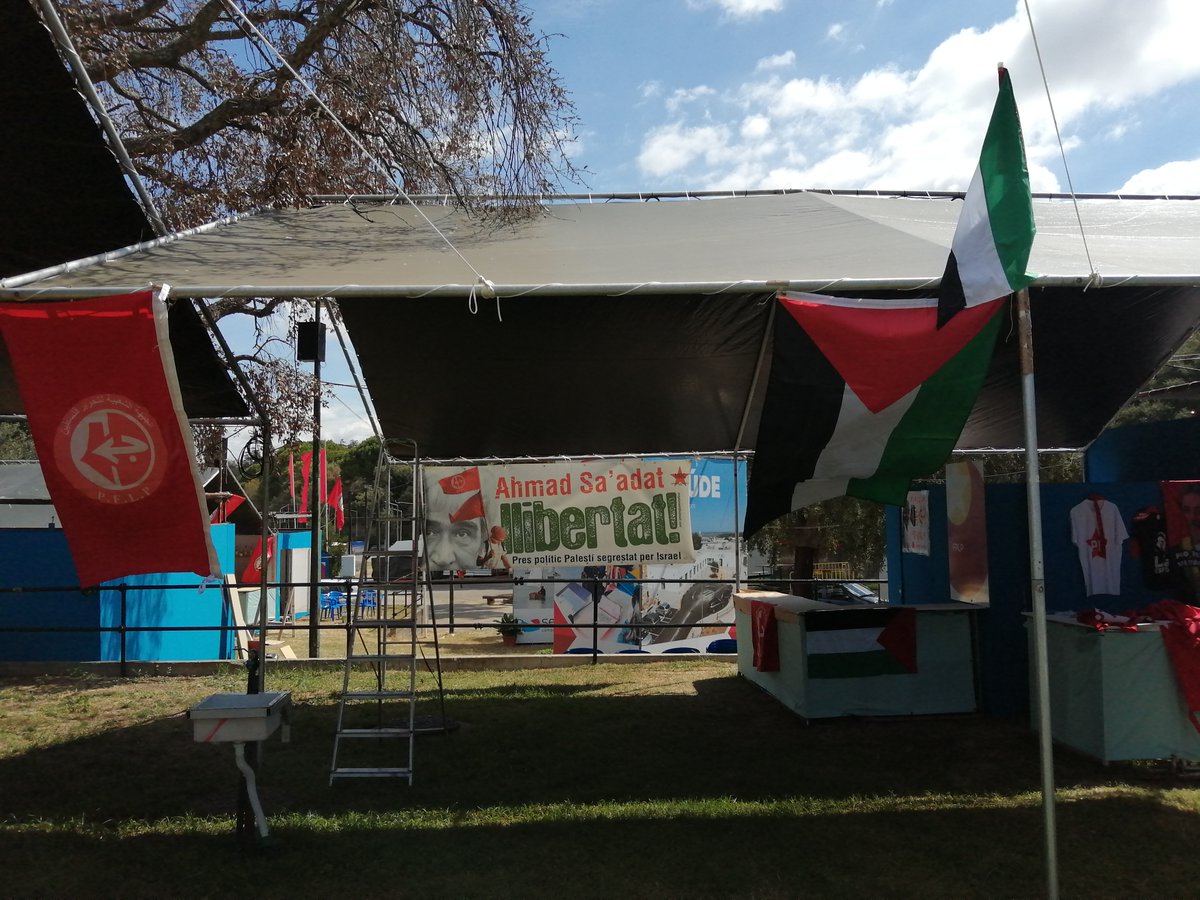 PCPE_Comunista's tweet photo. Momentos previos de montaje y camarederia en la Festa do Avante 2022 en la que el #PCPE está presente con otras organizaciones hermanas. https://t.co/6DX7ajCt7l