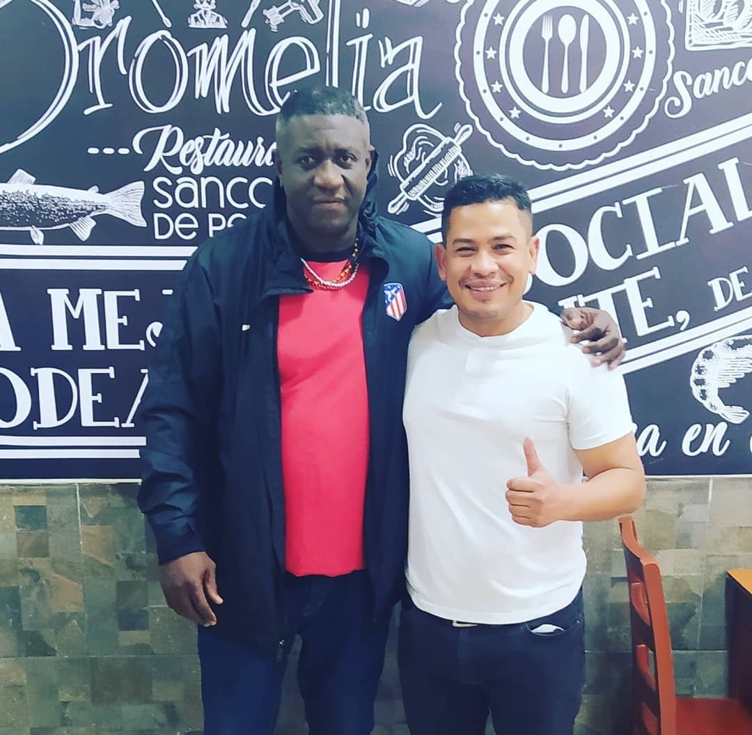 gaserc19's tweet photo. #PrimerToque con una superleyenda 🦁 grande tren Valencia https://t.co/VD7SK1bUeY