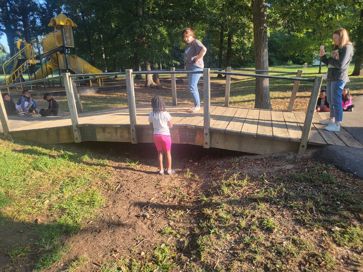 DanielleB4WMES's tweet photo. Reenacting the "3 Billy goats gruff" on our bridge. They did such a wonderful job!
@CarsonSmithEd 
@MsChappellWMES 
#WMES
#ONEPACK
#OURPACKISONTRACK https://t.co/PtSRSnjluA