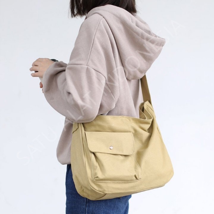 trolleyoren's tweet photo. 💫 REKOMENDASI SLING BAG CANVAS 💫
Untuk pelengkap OOTD! 

Pict 1 (💸52k - ⭐4.8)
https://t.co/PpG1B4gwkK

Pict 2 (💸54k - ⭐4.8)
https://t.co/iqVEnjD82G

Pict 3 (💸57k - ⭐4.9)
https://t.co/yNJT19ic6S

Pict 4 (💸40k - ⭐4.8)
https://t.co/Owblfb0CIC

#shopeeaffiliate https://t.co/Z0RbY6rFI5