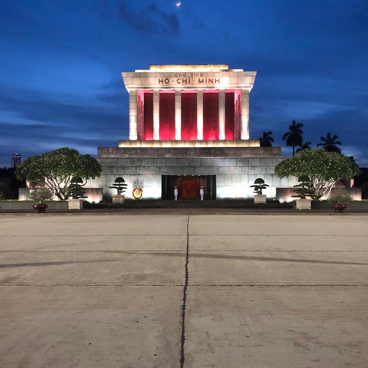 DustandMetal's tweet image. Ngày Quốc Khánh 🇻🇳
Happy National Day of Vietnam 🇻🇳
Held each year, today commemorates President Hồ Chí Minh reading the Declarations of independence of Vietnam at Ba Đình Square in Hanoi on 2 Sept 1945.

Pics by @blanche_pictures of Hồ Chí Minh beneath a crescent moon 🌙.