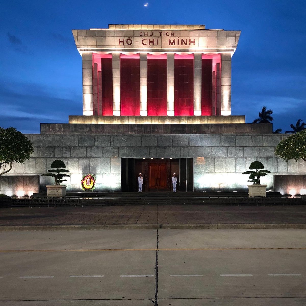 DustandMetal's tweet image. Ngày Quốc Khánh 🇻🇳
Happy National Day of Vietnam 🇻🇳
Held each year, today commemorates President Hồ Chí Minh reading the Declarations of independence of Vietnam at Ba Đình Square in Hanoi on 2 Sept 1945.

Pics by @blanche_pictures of Hồ Chí Minh beneath a crescent moon 🌙.