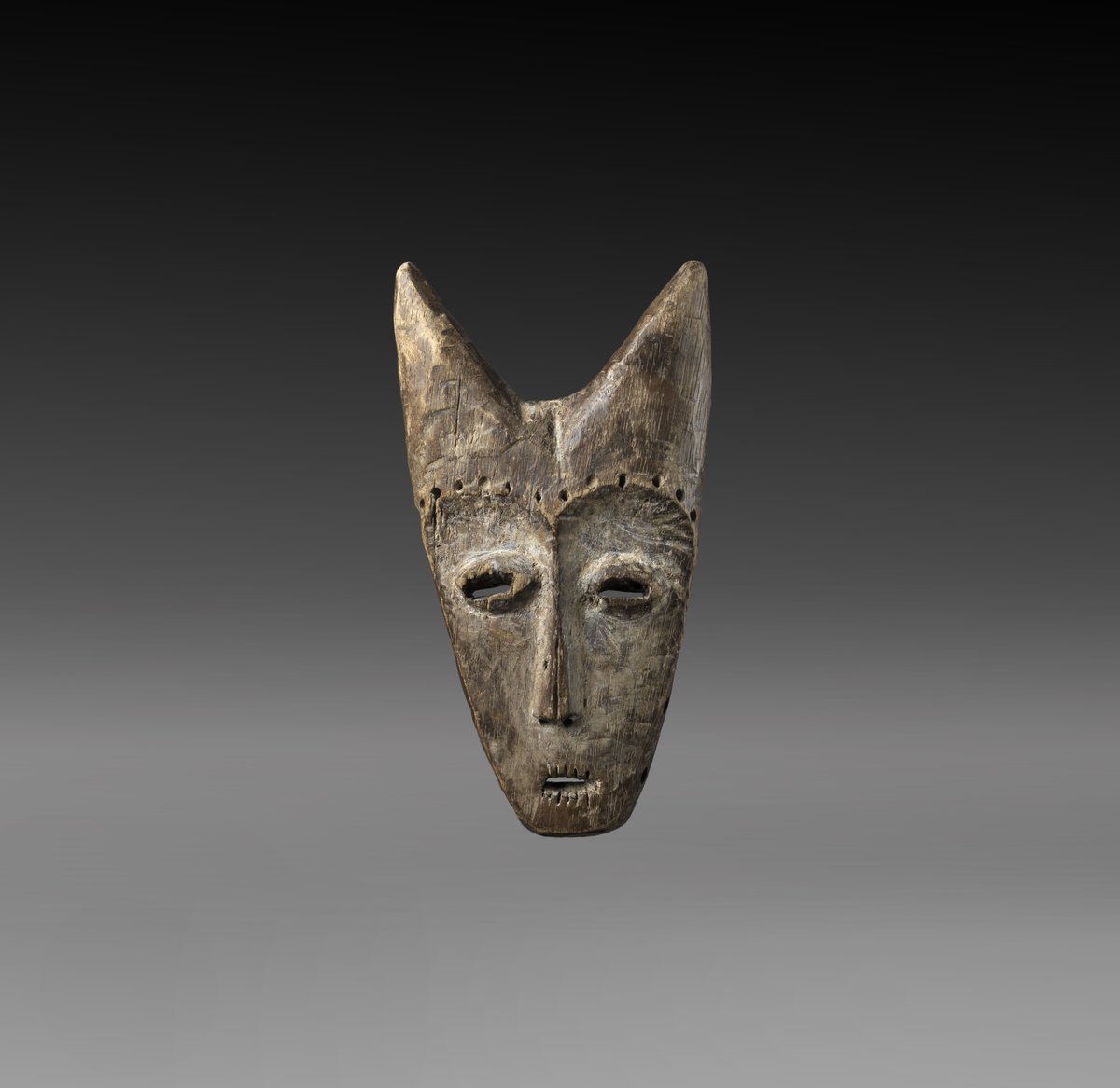 PARCOURS DES MONDES x TRIBAL ART SOCIETY
This piece featured during Parcours des Mondes by the #GaleriaDavidSerra is also published in the September <a href="/TribalArtSo/">Tribal Art Society</a> catalogue.

#PDM2022 : Paris, Saint-Germain-des-Près, 6-11 Sept.