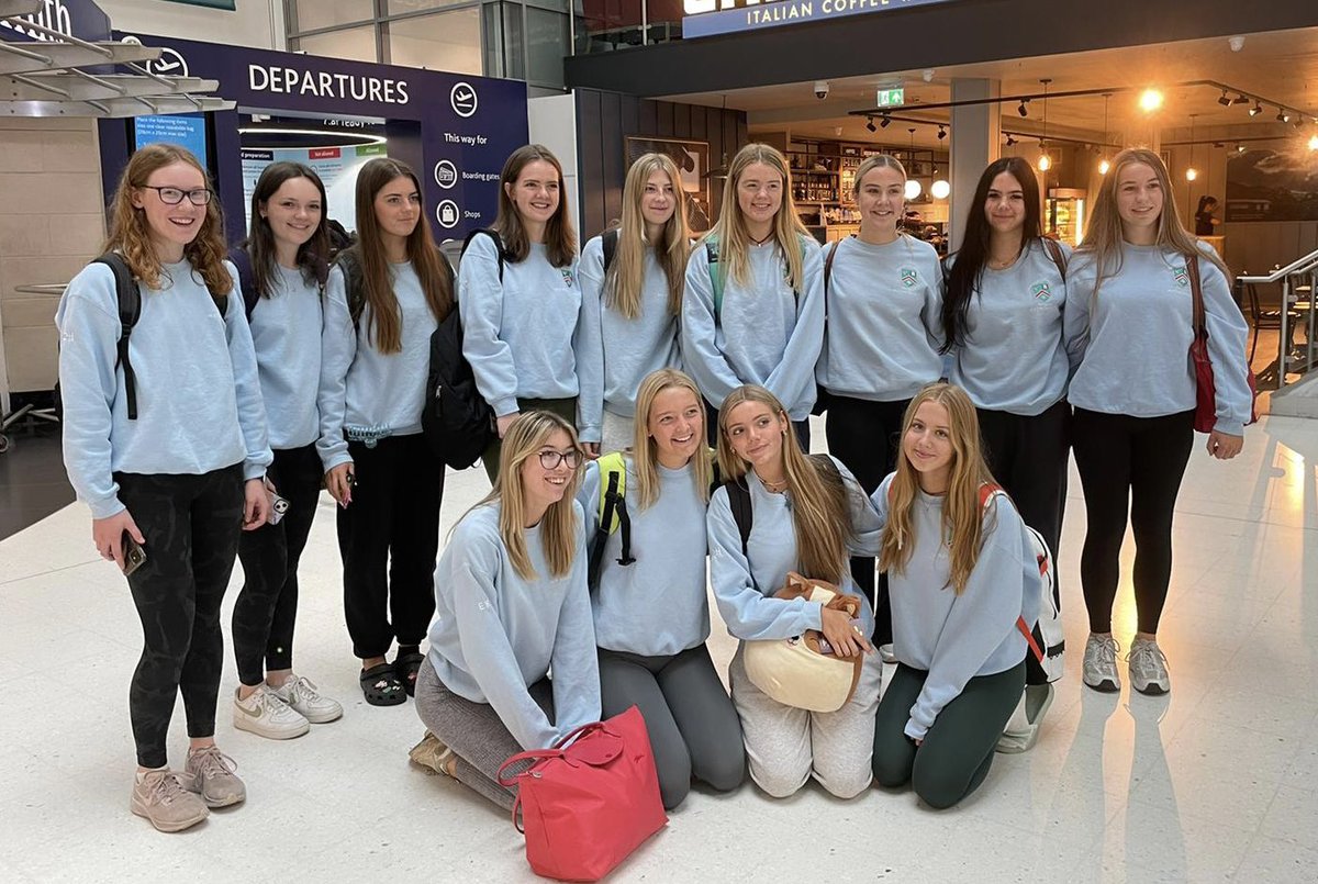 sports_str's tweet photo. Senior hockey girls heading off for training weekend at Ardingly College. Looking forward to great weekend of hockey 🏑🏑@BELFASTCITY_AIR @Strathearn_Sch @ArdinglySport https://t.co/o6RynaKPHq