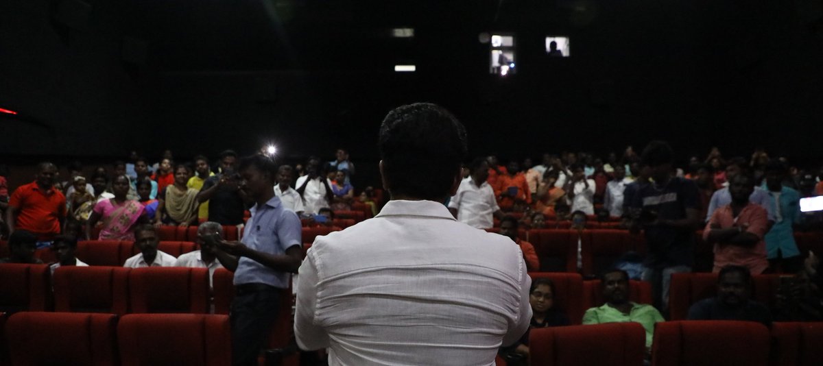 arunvijayno1's tweet photo. 🙏🏽❤️

#SinamPromotionalTour 
#SinamFromSeptember16th

Dindugul #AarthiTheatre and Madurai #ThangaRegalTheatre.. https://t.co/gP4rXMsuYo