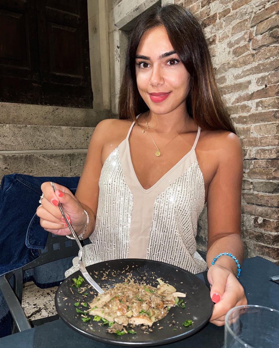 roswear's tweet photo. A glittering night 🌟 

#rosweargirl #roswear #ootd #outfitoftheday #top #cutetop #glitter https://t.co/yQJ8XRx5vN