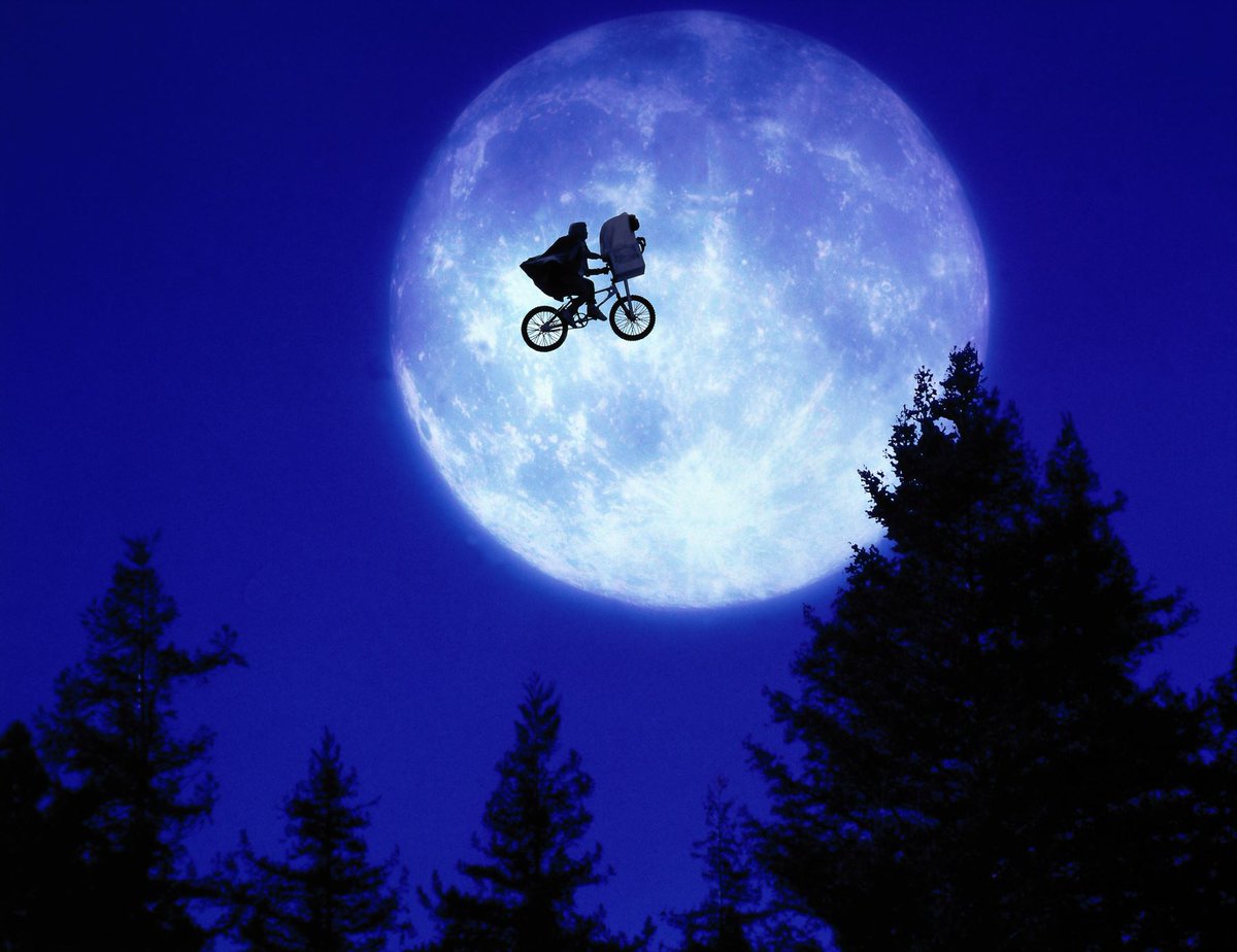 UniversalFR's tweet photo. 40 ans d'émotions 💙 (Re)découvrez les aventures de Eliott dans E.T., #ETLextraterrestre en IMAX du 7 au 20 septembre 2022 dans vos salles de cinémas ! Bonne séance 👽 https://t.co/w6fiRpAfAg