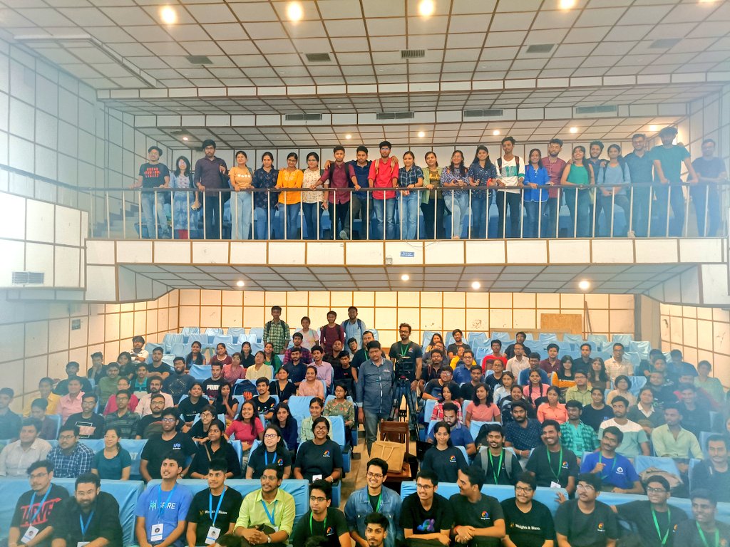 TheSuranaverse's tweet photo. Can you spot me? 🫣

If you are in this pic too, drop a message below 😃 
Would love to connect with you all 🤝

#CCDKol 🫶 https://t.co/IPdea7ERaz