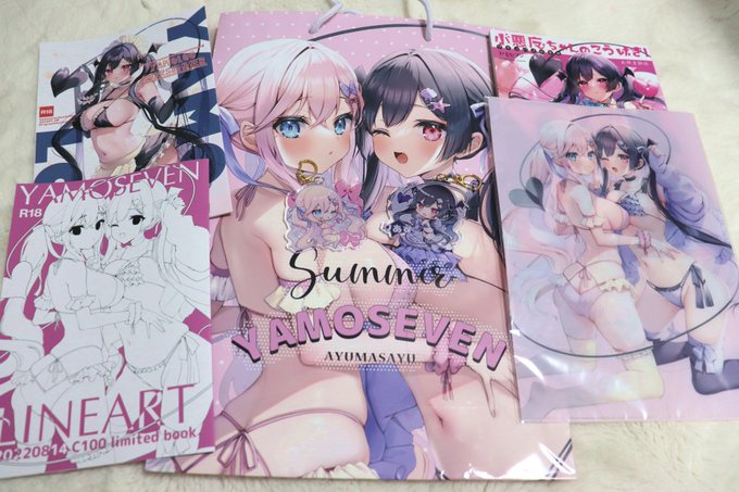 新作グッズ実物届きました🎀😈倉庫にも納品されているので発送をお待ち下さい!アクキーもかわいくできた～ティアにも予備分をごく少数ですが持っていきます 