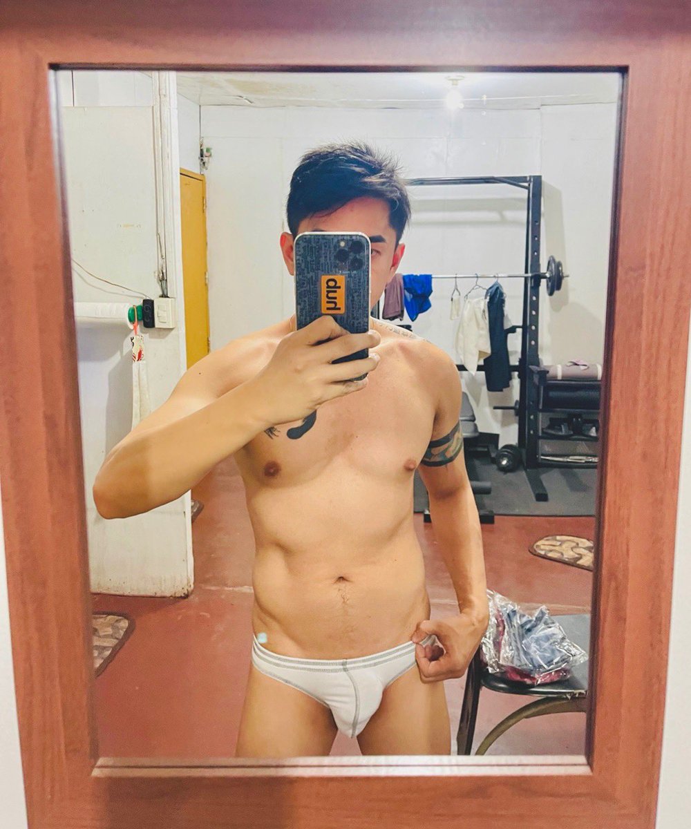 kriskepolig's tweet photo. Friday kalat
#baephspotted #pinoyinbrief #hubadero #pinoyhubadero #meninbriefs #toplessmen https://t.co/EZjQgB0r8s