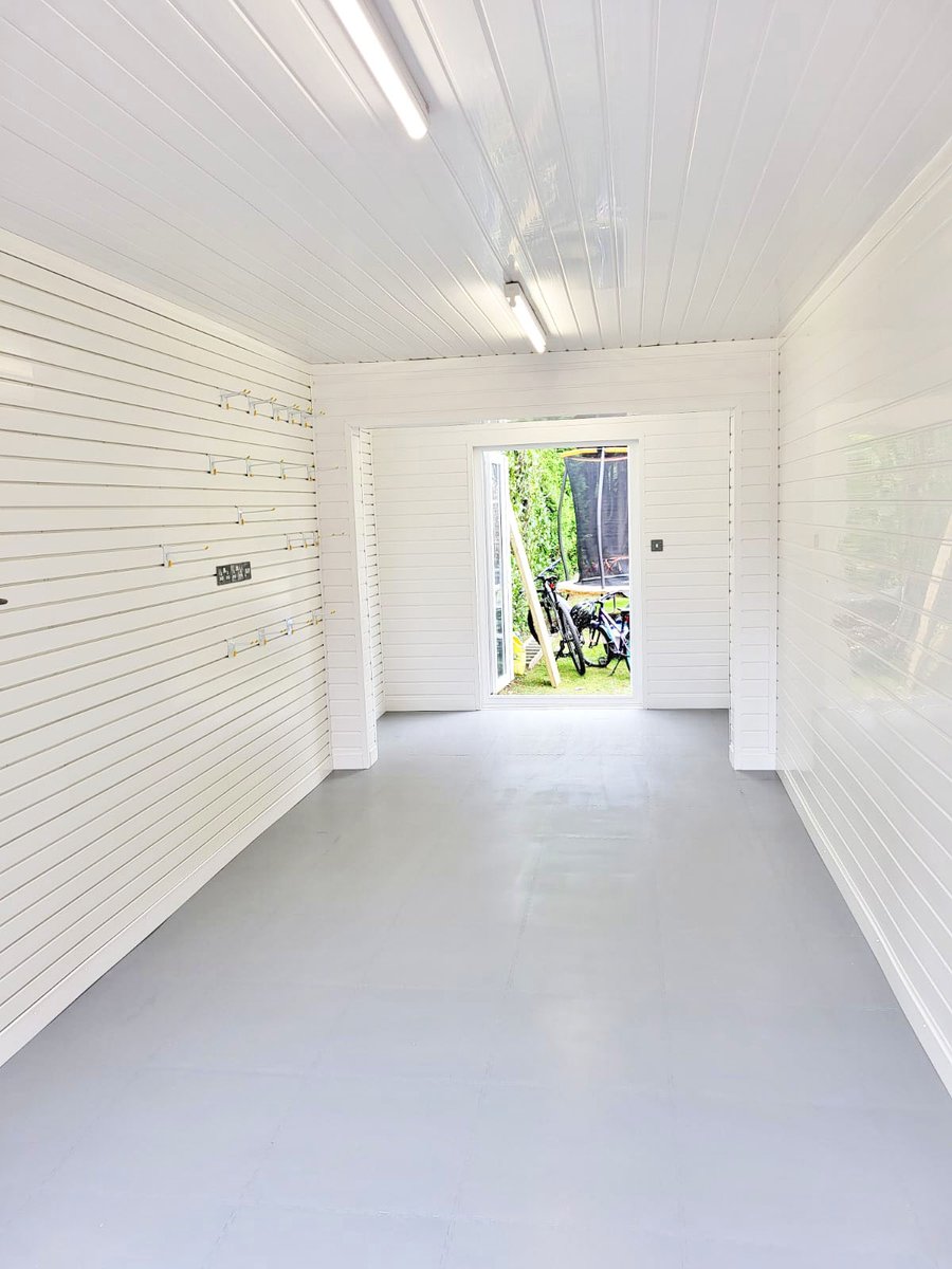 Clean, modern and looks great.  This garage design in #marlow includes our premium range of floor tiles and are a great addition to any garage.
#garagefloortiles #floortiles #garageflooring #garagefloor #garagetiles

More here:
garageflex.co.uk/garage-solutio…