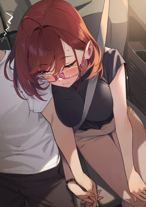 寝てる弟💤と寝たフリの近視の姉👓😴
「寝てる…寝てるよね?」 