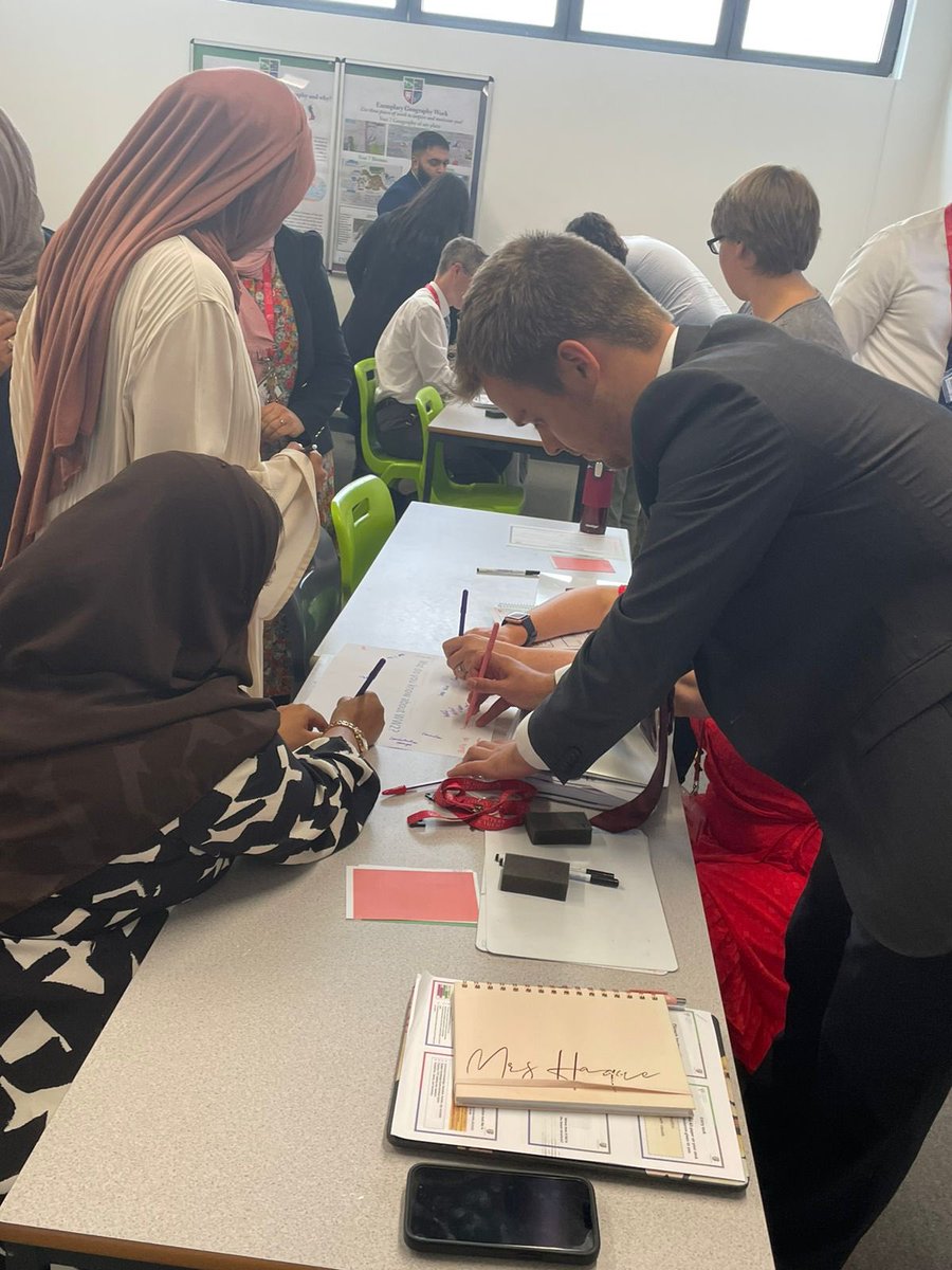 ChilternA's tweet photo. Training day 2 is underway focussing on our core business of teaching and learning! @ChilternLT https://t.co/UbiBt6U5YW