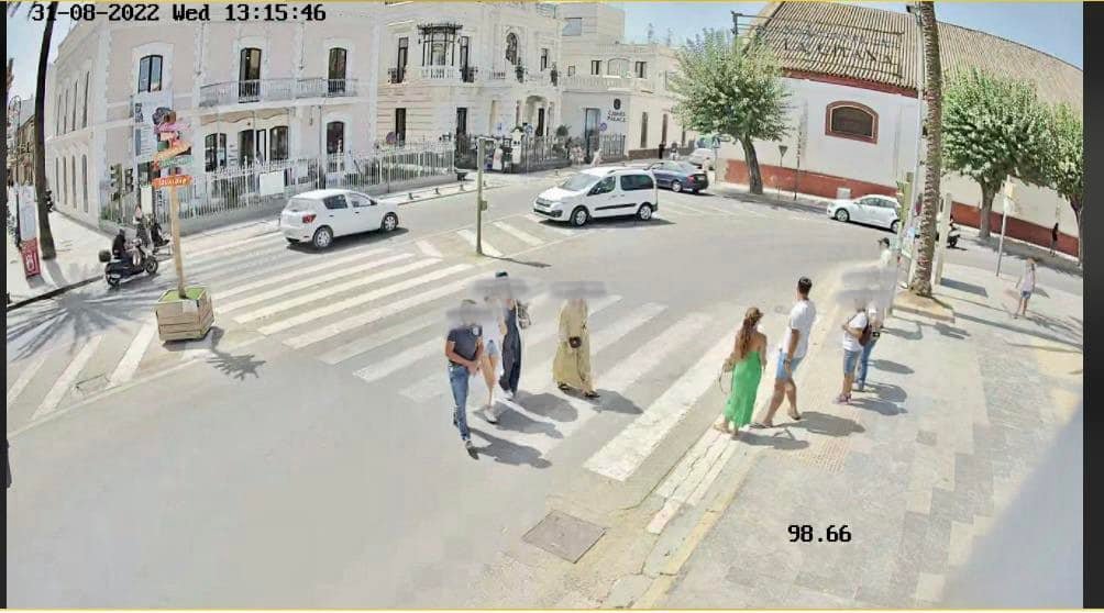 AytoSanlucar's tweet photo. 👉🏼Desde hoy #Sanlúcar está videovigilada 🎥 

⚠️ Tráfico ha instalado en distintos puntos de la localidad 1️⃣0️⃣ cámaras de vigilancia y regulación del tráfico.

👮‍♂️ La tecnología que incorporan las cámaras proporciona imágenes muy nítidas a color las 24 horas del día los 365 días. https://t.co/CSo8cXjU3f