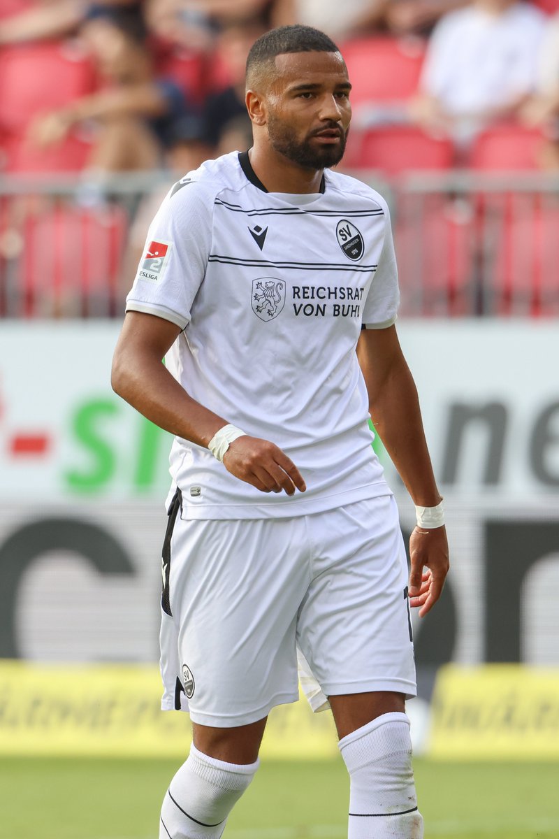 SV_Sandhausen's tweet photo. 🗣️ Alois #Schwartz: #Diekmeier, #Diakhite, #Ganda &amp; #Grawe fallen weiter aus. Erik #Zenga hat in Kiel einen Schlag aufs Sprunggelenk bekommen, er hat nur ein Lauftraining absolviert. Ich hoffe, dass es bis Sonntag klappt. Ähnlich ist es bei Tom #Trybull.

#SVSFCK 📸 SVS/Eibner https://t.co/wcpTGhQzgW