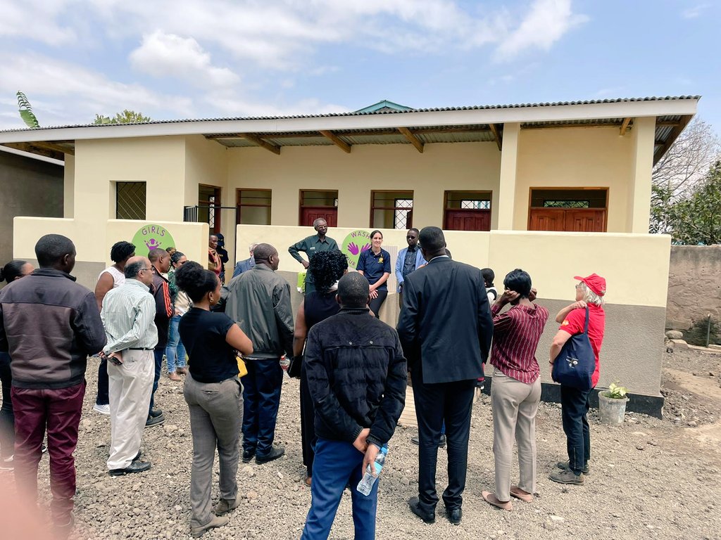 NjiroRc's tweet photo. RCNjiro attended the Toilets Project at Uhuru Primary School, funded by the Rotary Club of Arusha, in collaboration with the Arusha City Council  and the Arusha Urban Water Supply and Sanitation Dept. They have done 14 Primary Schools and are going to continue with other schools. https://t.co/ZlLxHnYfyK
