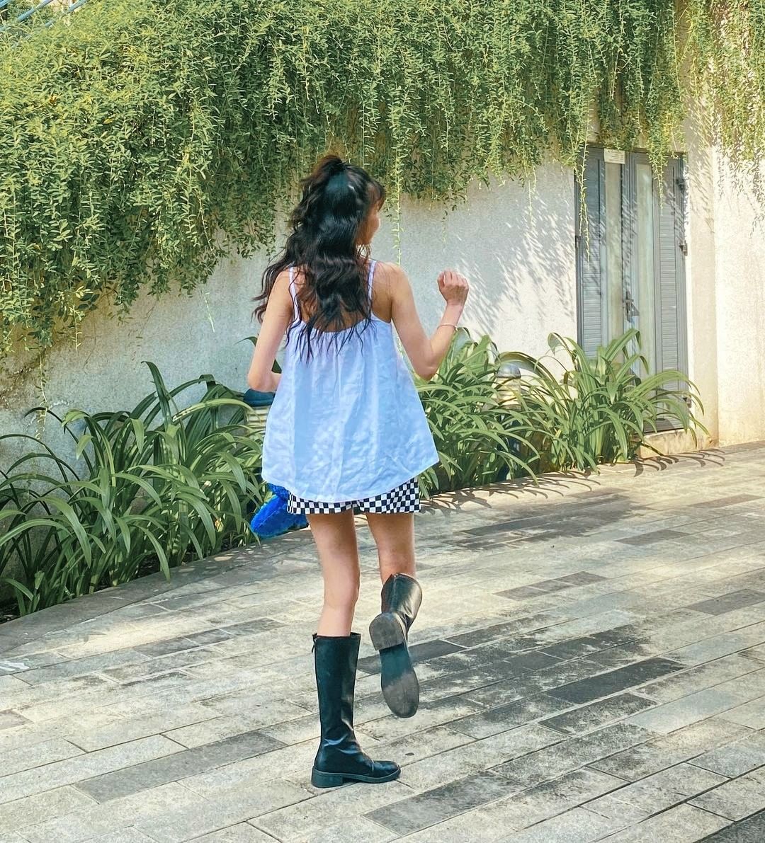lovito_official's tweet photo. Meet _317mingaan in the classic🖤&amp;🤍 look: breezy, effortless, and artful. Consider it your new summer staple! 😍
💎 _317mingaan
🔎L07174
🛒Shop now>>https://t.co/BQbomoAkpu
👉Use 13% extra code: LOVITWEET

#Lovito #plaidskirt #casualstyle #whitetop https://t.co/bJEPBjQm1Z