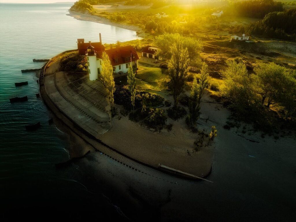 dennisbuchner's tweet photo. Morning Golden Glow  #drones #puremichigan #dronestagram #dronephotography #goldenglow #dronelife #droneoftheday #benziecounty #dronepilot #dronefly #lakemichigan #aerialphotography #pointbetsie #photography #puremittenpride #droneshots #dronephoto #bestofthegreatlakesstate … https://t.co/q9CTYX07Ia