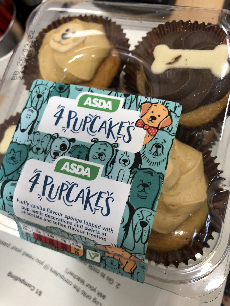 PortyICT's tweet photo. Pup theme in the faculty today! 🐶🐾🦴 #HappyFriday #cakefriday #pupsicle https://t.co/9ukI447qOS