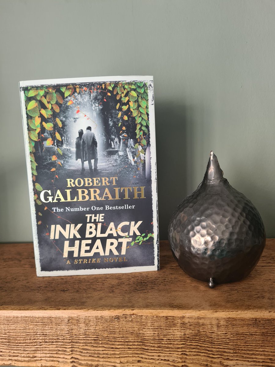 FranMcBookface's tweet image. 🚨GIVEAWAY🚨

One copy of the latest Strike novel,  Ink Black Heart looking for a new home.

Like, follow, RT for a chance to win

Good luck 🍀

* Closes 5pm Monday 5th. Its huuuuuge so UK only due to postage costs*