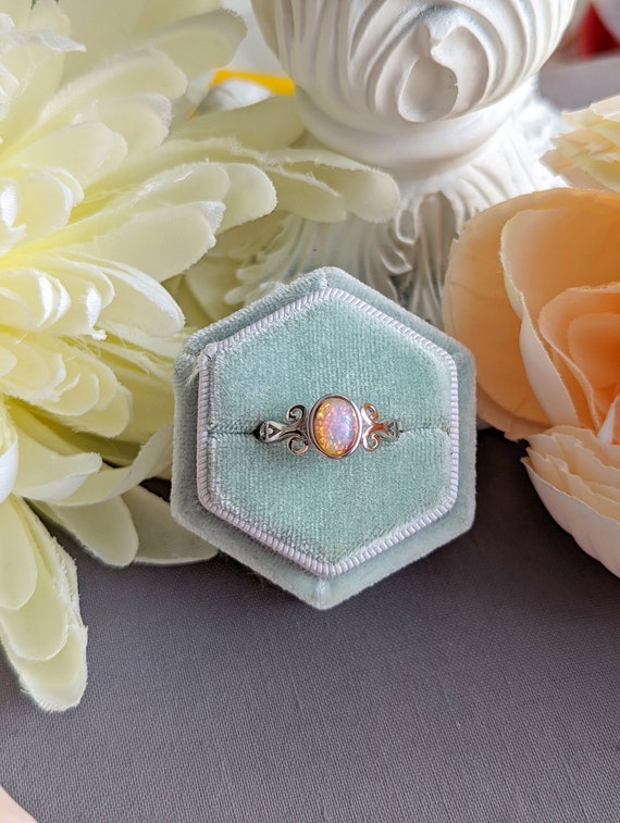 PapillionEra's tweet photo. Harlequin Opal ring, Vintage Glass Fire Opal https://t.co/99ldHjXF6A #pinkopalring #harlequinopal #sterlingsilverring #octoberbirthday @etsymktgtool https://t.co/U6cUMtlUUZ