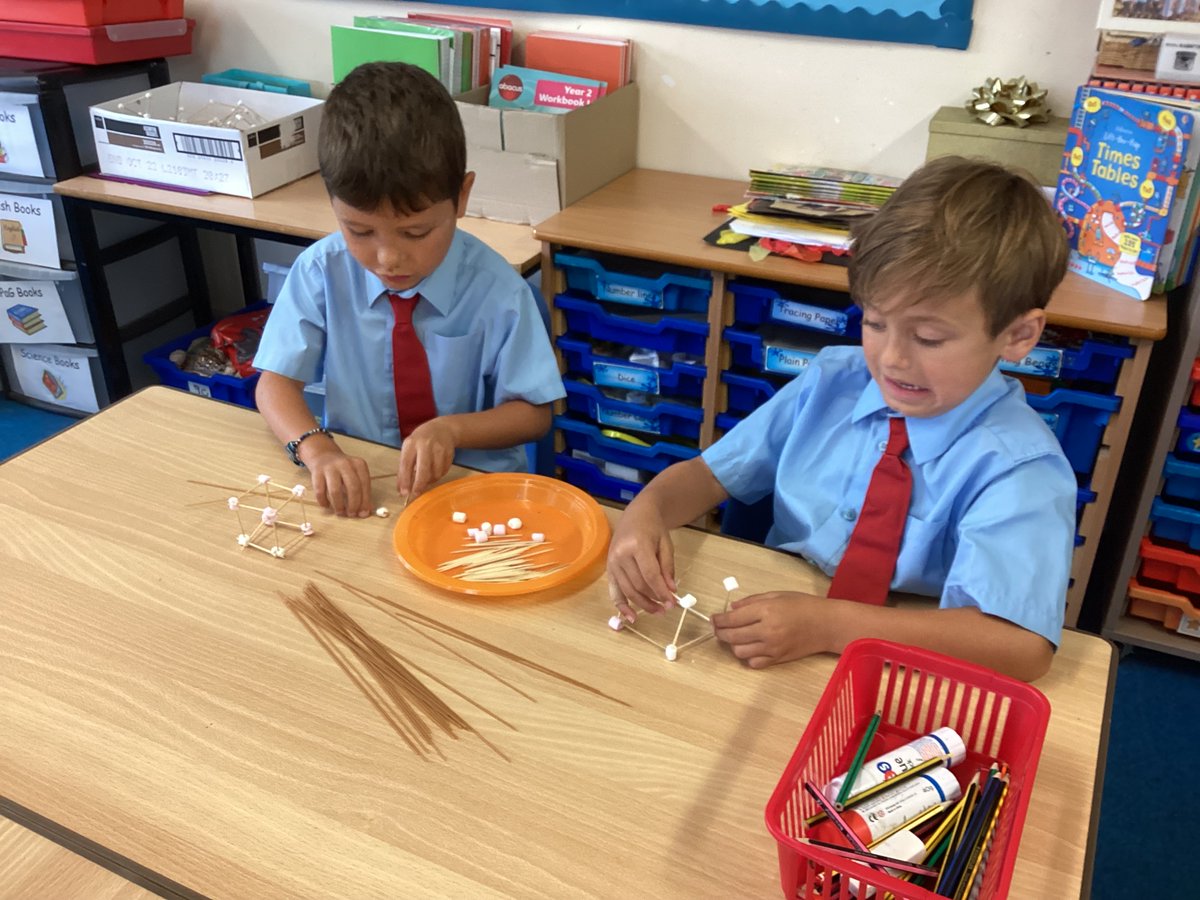 LingfieldPrep's tweet image. Year 2 had great fun making 3D shapes using marshmallows, cocktail sticks and raw spaghetti! 🍝#mathslesson #ks1 #foodiefriday