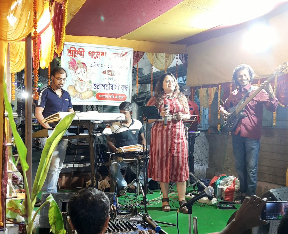 Surajit4music's tweet photo. Beautiful show with playback Singer KousumiiAdhikaree & Shuvosur at Beleghata TrikonPark #ganeshchaturthi #MaaTara #kali #tarapithtemple
#windows #shuvosurmediahouse #musicvideo #shuvosurmediaproduction #ShuvosurMedia #musicvideo #newsong #StarJalsha #recording #sitinetwork https://t.co/6VbCy4BfZy
