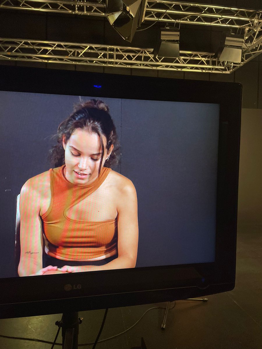 cuencaaescena's tweet photo. Tercer día de jornadas y el alumnado de @cristinaalcazaroficial progresa cada día. Grandioso trabajo de nuestra profesora de interpretación ante la cámara 🎥 #cuencaaescena #cine #teatro #cursos #formacion #cristinaalcazar https://t.co/47XMJr96ID