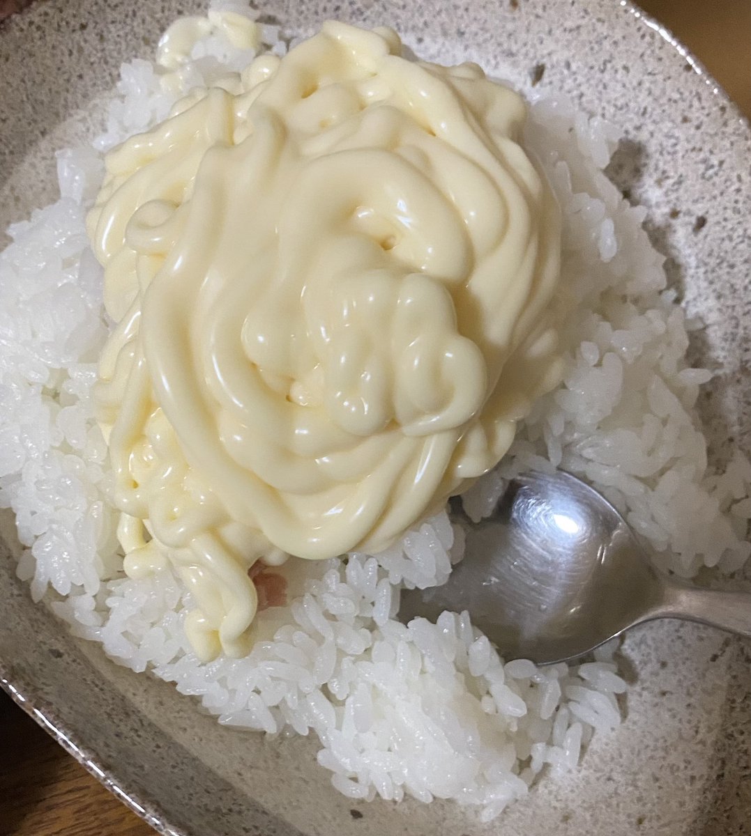 simple_red_axe's tweet photo. これをこう！
シーチキンマヨって美味しいよね。
至極の極み ＃マヨラー　＃ちょいマヨ
#美味い https://t.co/4K2Na74fas