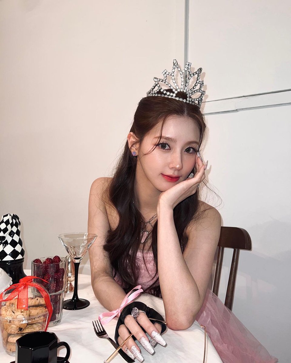 heey! have a nice day, drink water and eat something delicious! 

dziś wygralam w programie the show z Drive i jestem niesamowicie szczęśliwa, że piosenka tak dobrze się przyjęła, dziękuję!! 

#UTOPIAINSTAGRAM 
#UTOPIAIDOL 
#SELSTAGRAM