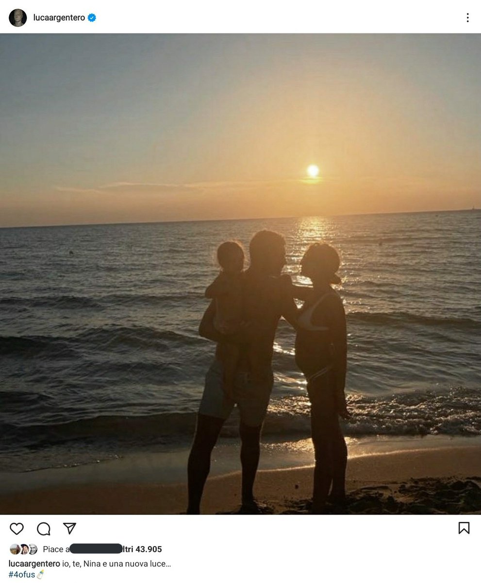 Cris_CA3's tweet photo. Io , te ,Nina e una nuova luce 🍼 presto saranno in 4
Auguri a Luca e Cristina #4ofus #lucaargentero #cristinamarino https://t.co/WdX7XHcY2H