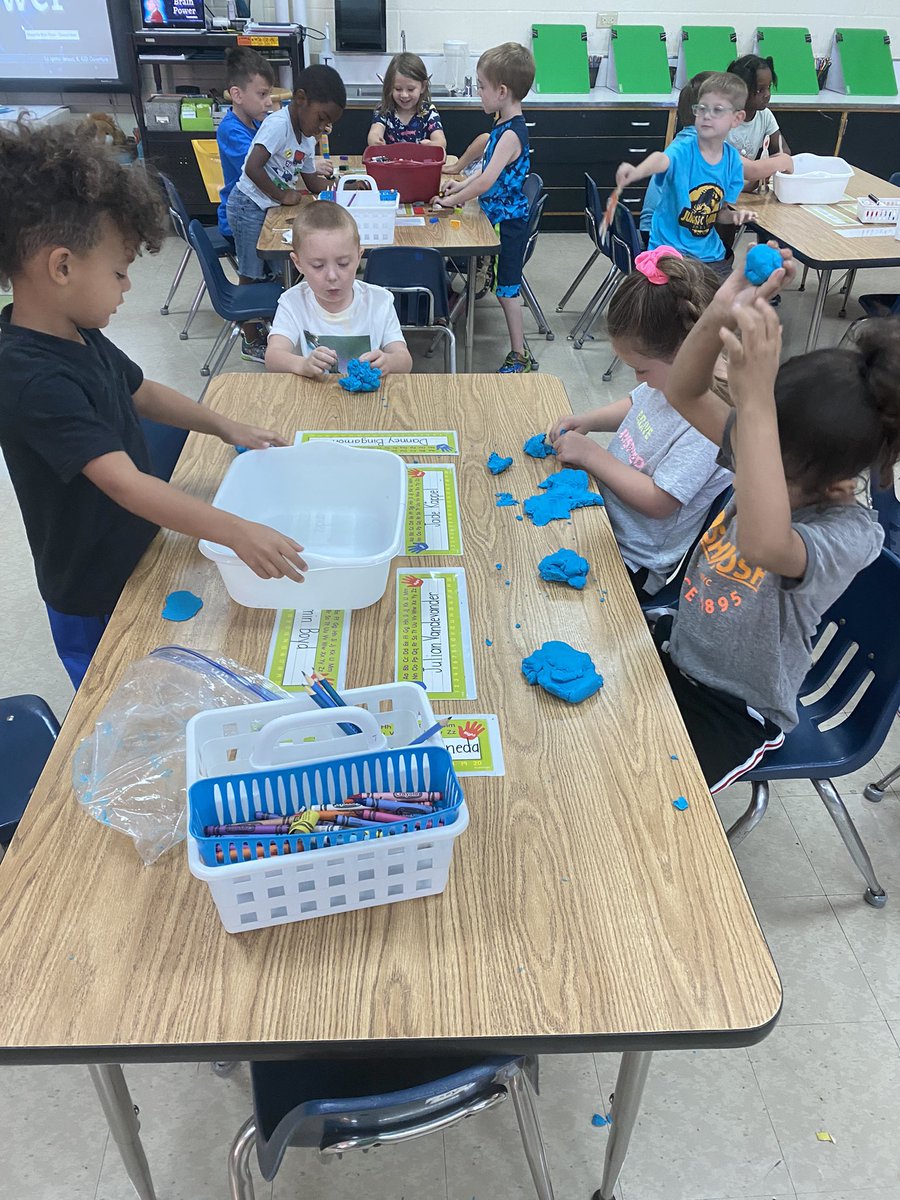 Kindergarten practicing center routines on their second full day of school.  So proud of our young learners!  <a href="/SandyPlainsES/">Sandy Plains ES</a> #TogetherWeSoar