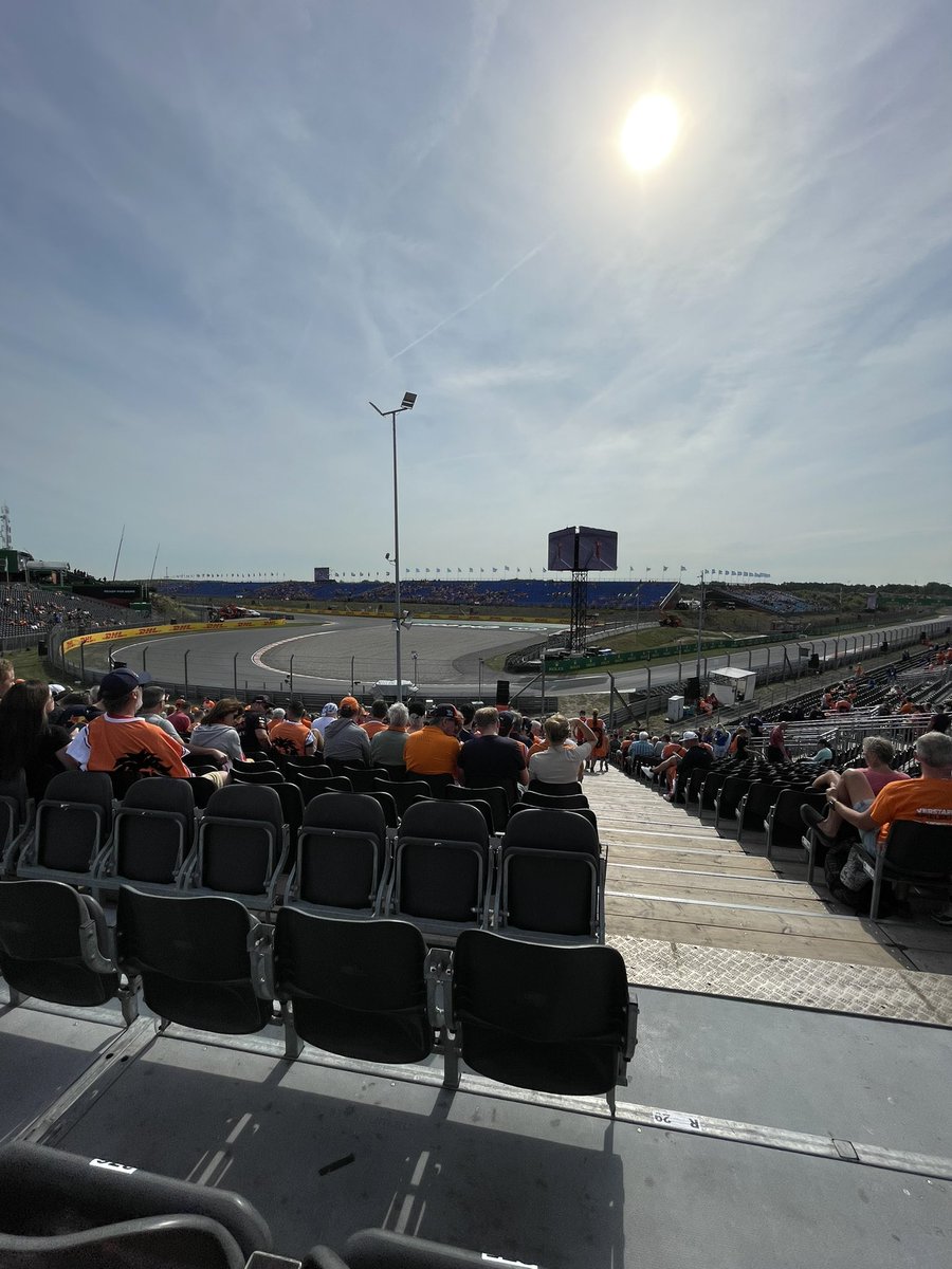 Bahlie8's tweet photo. Uitzicht vandaag #DutchGP https://t.co/bPDAb9W57A