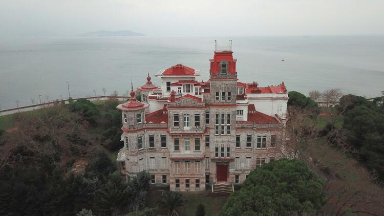 Kadıköy Caddebostan Sahili'nde bulunan ve 'Perili Köşk' olarak da bilinen Ragıp Paşa Köşkü, 449 milyon 363 bin 500 liraya satın alındı.
