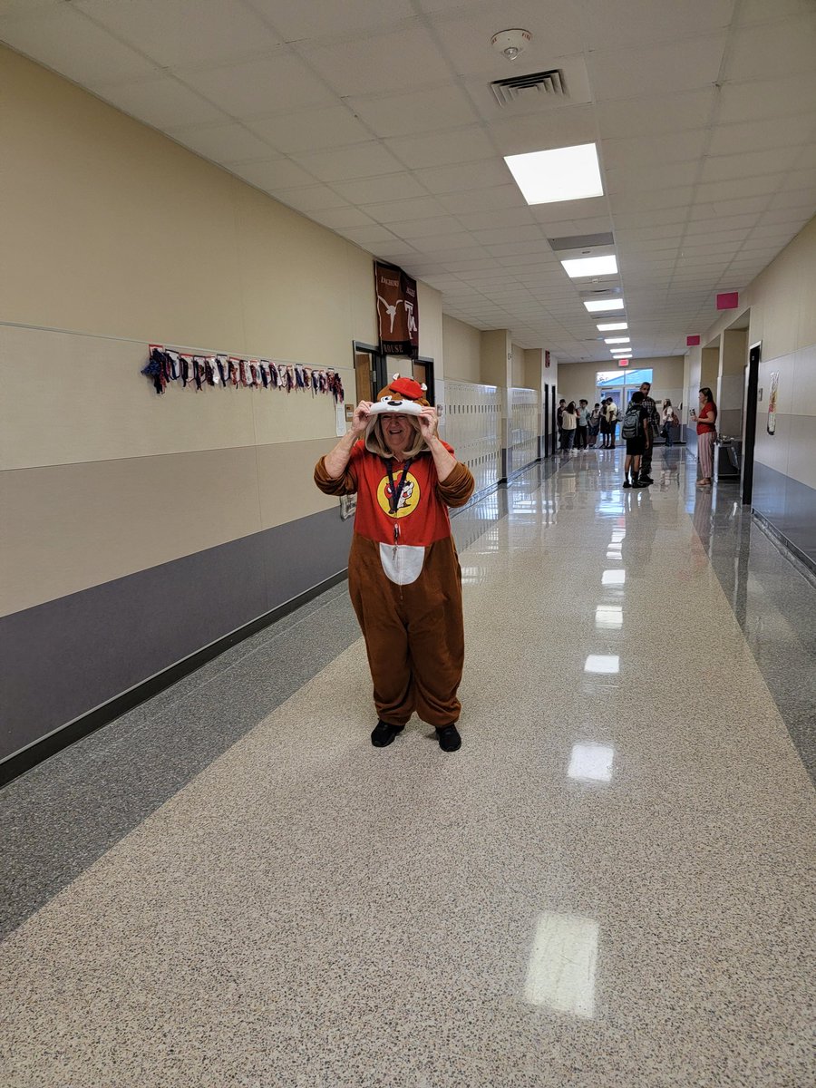 mjhsbears's tweet photo. When you learn about Texas History, you have to learn about Buccee's too! Our history teachers are the best. #MakingHistoryFun #mjhbears #BestStaffEver https://t.co/Jz99gxqGKP