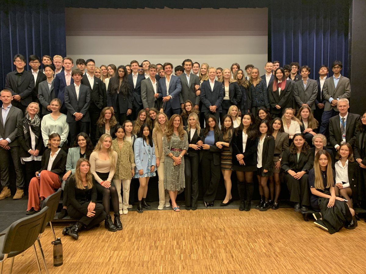 AiglonCollege's tweet photo. #EarthPrize It was a pleasure to welcome for the second year Angela McCartney (Earth Prize CEO and Aiglon alumna) to campus. Angela introduced Year 12 to the Earth Prize, a global sustainable design competition for teenagers which last year had entrants from over 100 countries. https://t.co/MFp5RlUbVo
