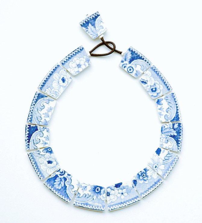 womensart1's tweet photo. Julie Decubber, French jewellery artist who upcycles ceramics in her work #WomensArt https://t.co/6FMD3iHrRn